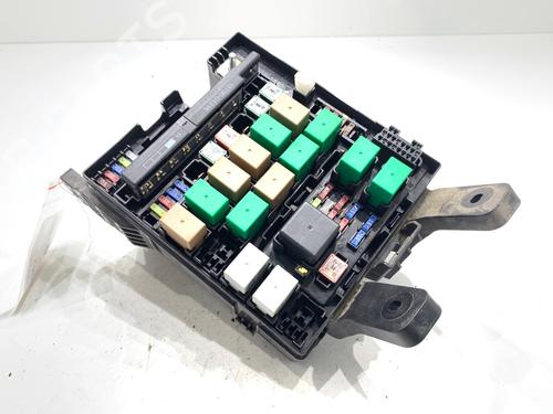 Used Fuse box Fuse box 39291652 39291652