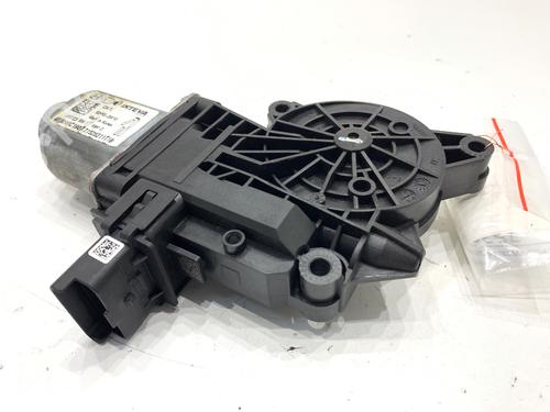 Left front window motor KIA STINGER (CK) 3.3 T-GDi 4WD | BP39296731E21 - Image 2