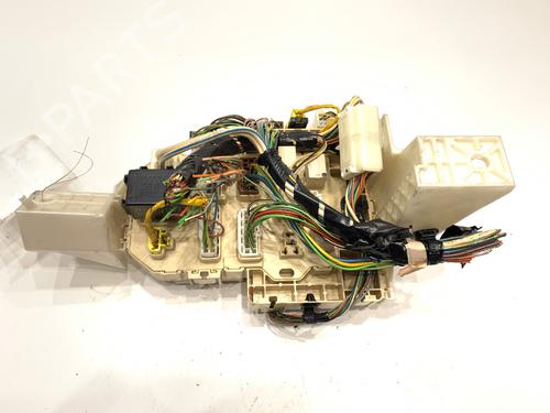 Used Fuse box Fuse box 39288983 39288983