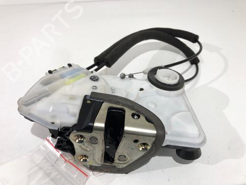 hjre-fortil-las-toyota-c-hr-_x1_-2016-39286659 main image
