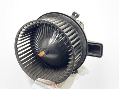varmeblser-audi-a4-b9-avant-8w5-8wd-2015-39303874 main image