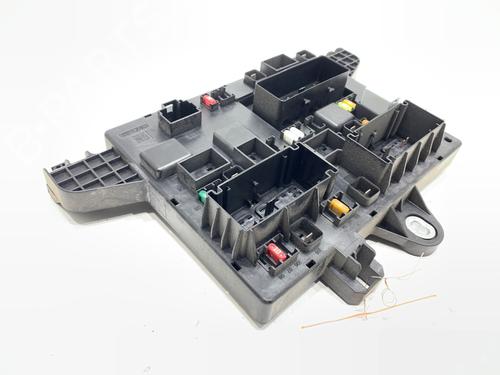 Used Fuse box Fuse box 39288371 39288371