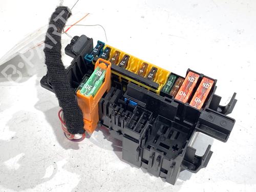 Used Fuse box Fuse box 39303780 39303780