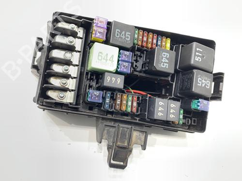 Used Fuse box Fuse box 39297184 39297184