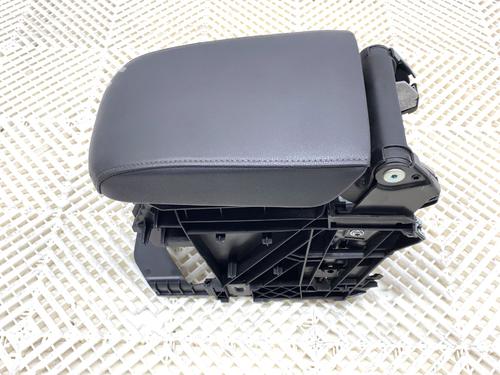 Used Armrest / Center console Armrest / Center console 39334799 39334799