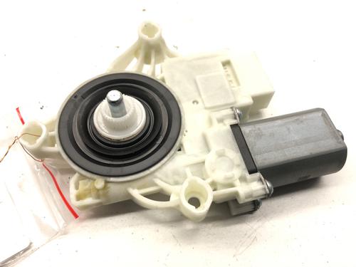 Used Left rear window motor Left rear window motor BMW X5 (G05, F95) xDrive 30 d (265 hp) 39329692 39329692