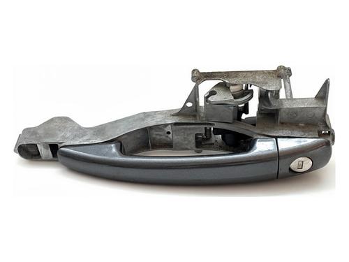 front-left-exterior-door-handle-peugeot-208-i-ca_-cc_-2012-2013-2014-2015-2016-2017-2018-2019-2020-2021-39356297 main image