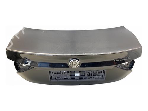tailgate-alfa-romeo-giulia-952_-2015-39358372 main image