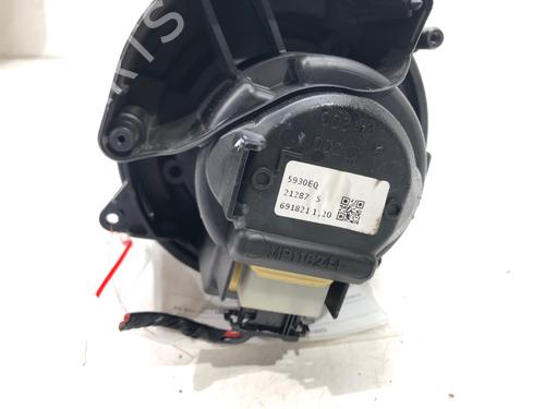 Heater blower motor RENAULT CLIO V (B7_) 1.0 TCe 90 (B7MT) | BP39272538M62 - Image 3