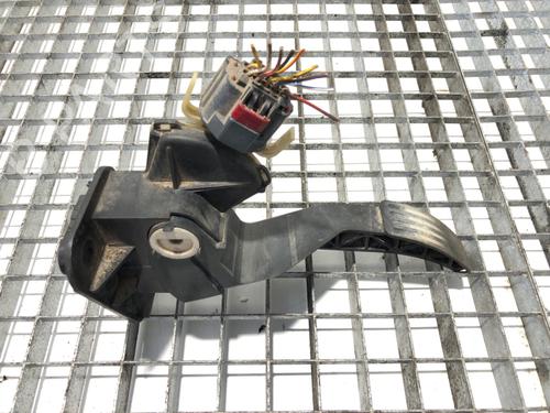 Pedal Pedal FORD TRANSIT Bus (FD_ _, FB_ _, FS_ _, FZ_ _, FC_ _) 2.0 DI (F_E_, F_F_, F_G_) (86 hp) 39284196 39284196