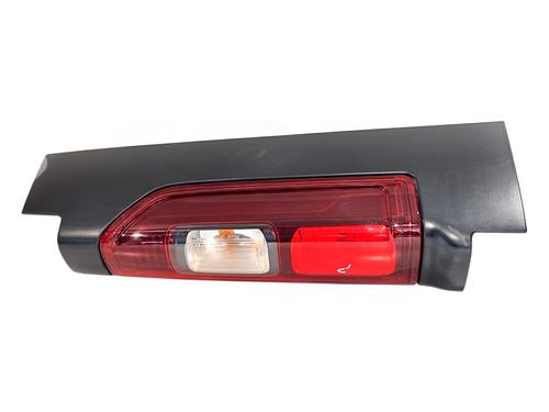 right-taillight-renault-trafic-iii-van-fg_-2014-39367528 main image