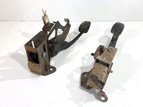 pedal-renault-kangoo-grand-kangoo-ii-kw01_-2008-39335867 main image