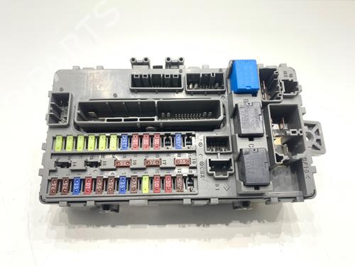 Used Fuse box Fuse box 39295280 39295280