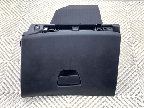 Used Glove box Glove box 39317798 39317798