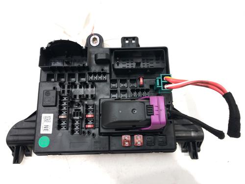 Used Fuse box Fuse box 39271435 39271435