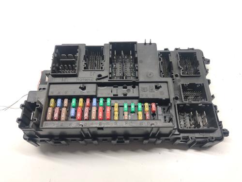 Used Fuse box Fuse box 39273001 39273001
