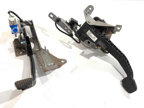 Pedal VOLVO V40 Hatchback (525) D2 | BP39970803I4 - Image 4